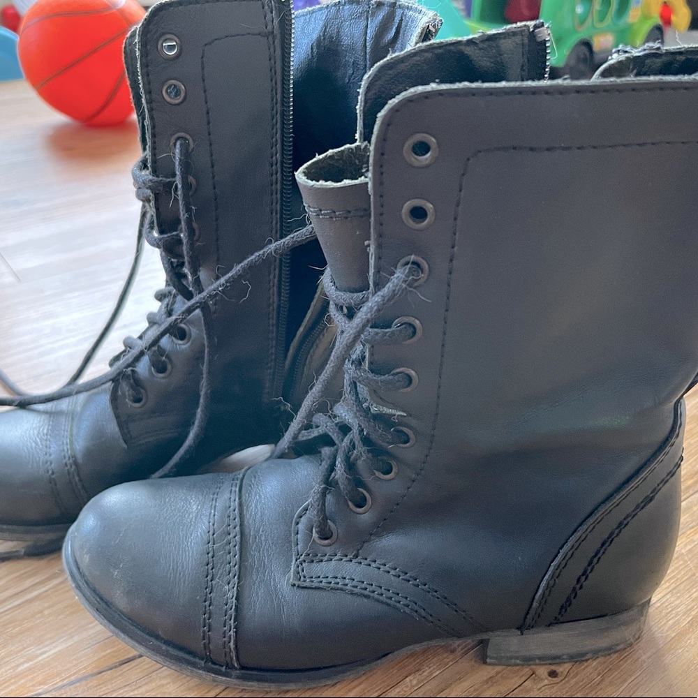 STEVE MADDEN Combat Boots - size 7